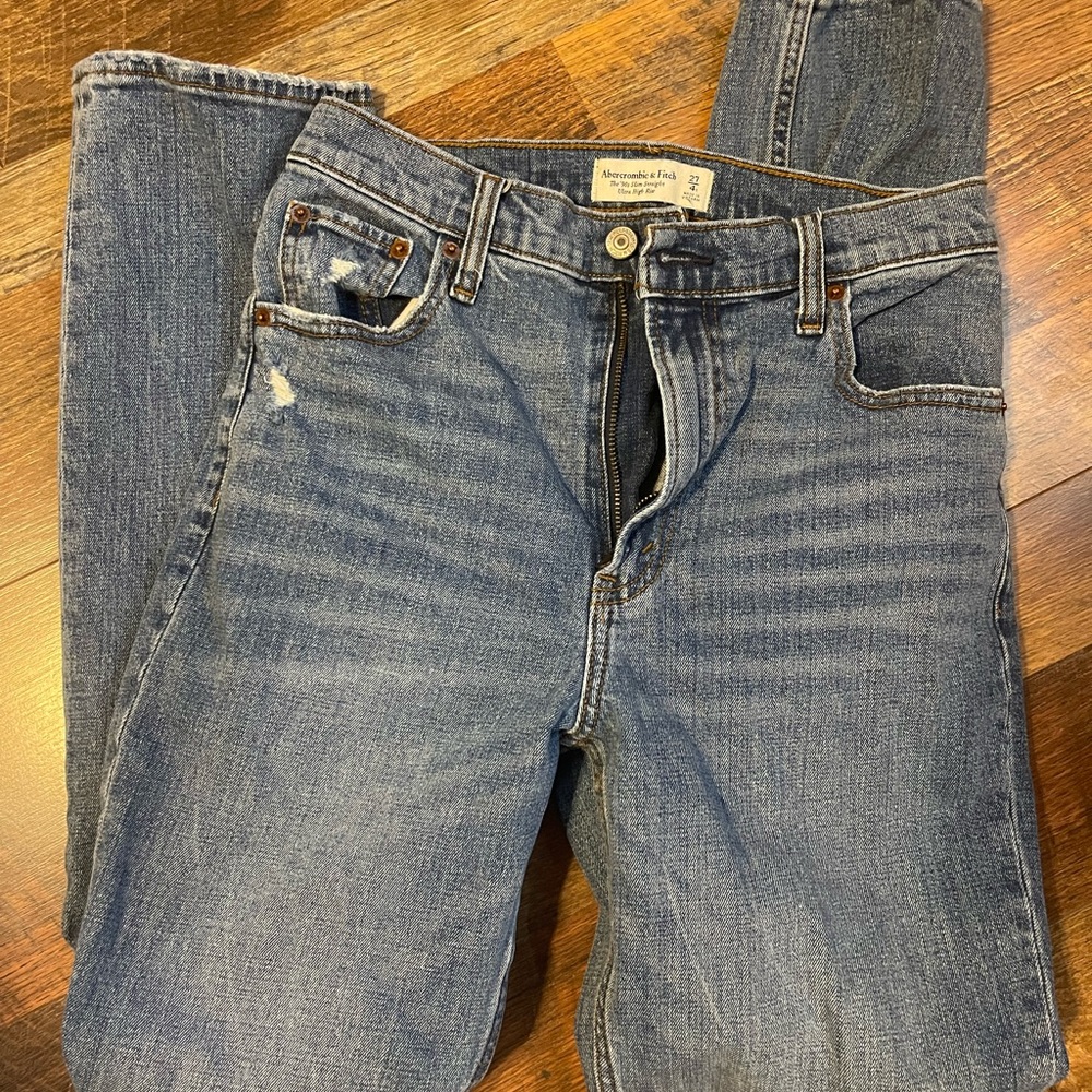 Abercrombie Ultra High Rise 90s Slim Straight Jeans